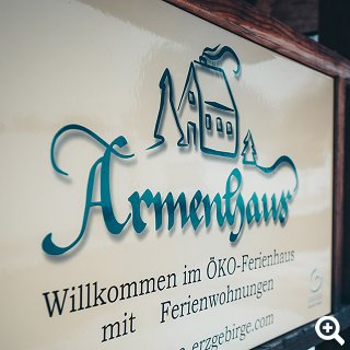 Das Armenhaus - Holzhaau